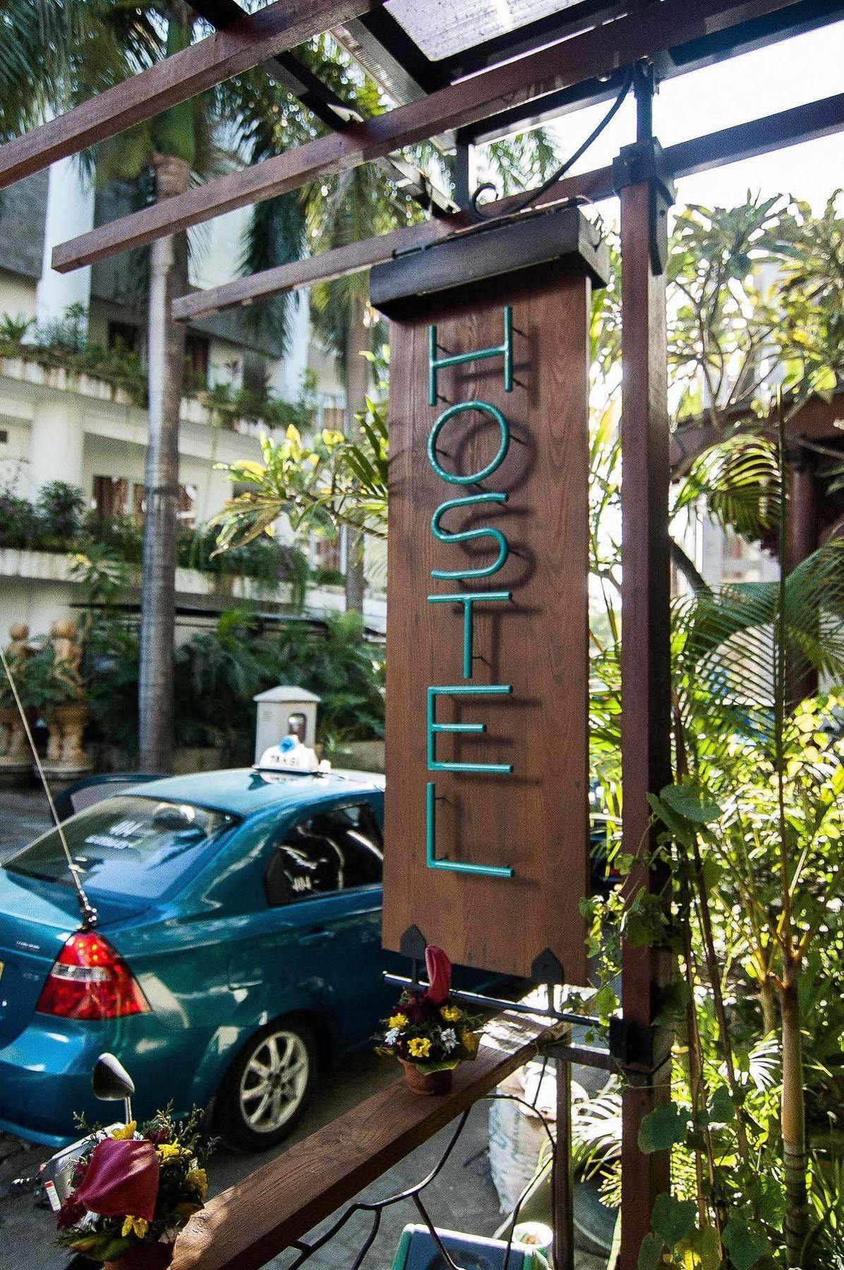 Nau Here Hostel Kuta Lombok Exterior foto